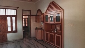 Room in 3 BHK Builder Floor at Pla – for Rent