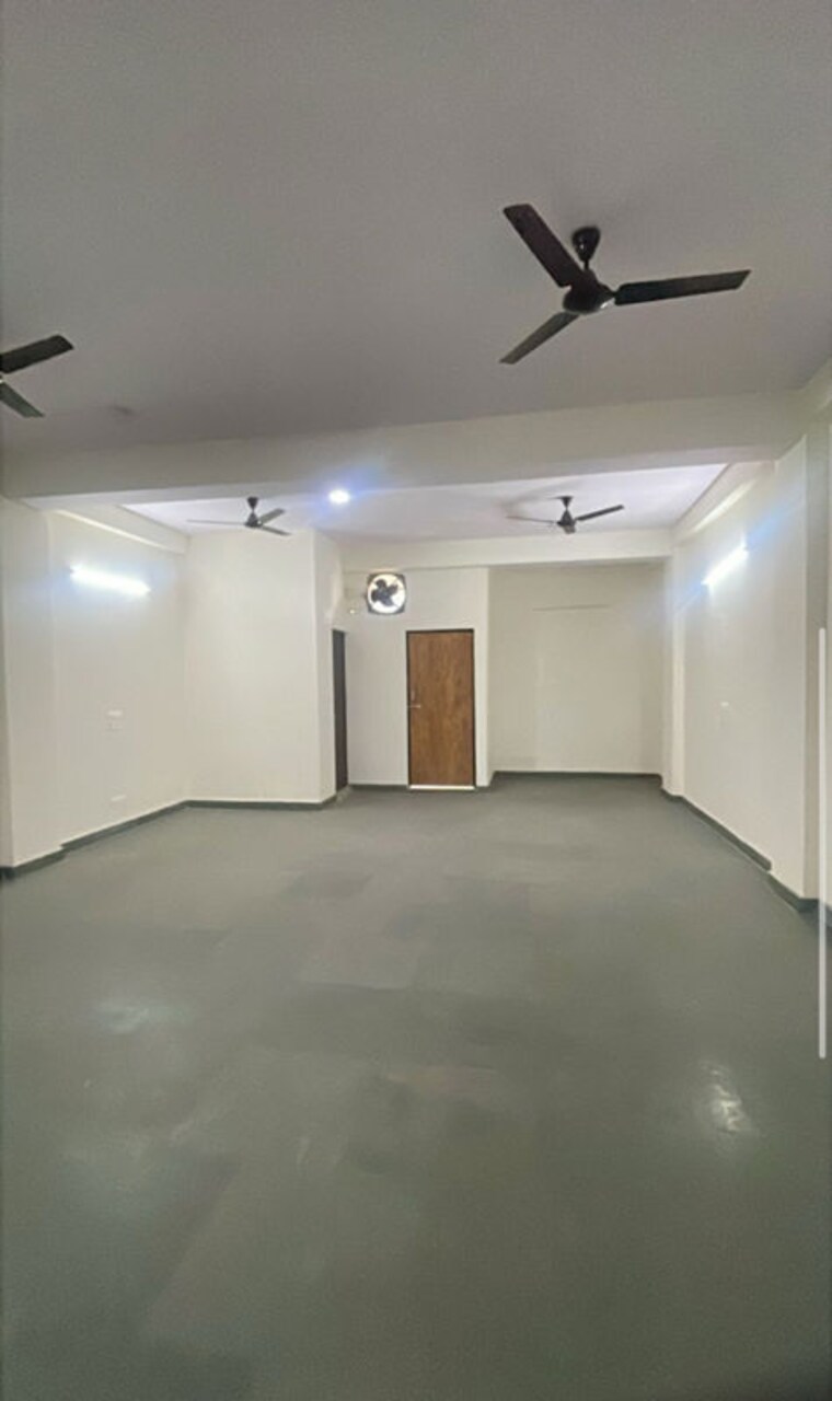 Room, okhla Commercial Warehouse 1800 Sq.Ft. In Okhla Delhi 10249732