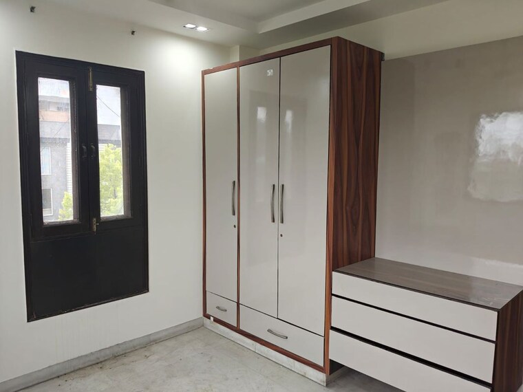 Room, paschim vihar 3 Bedroom 125 Sq.Yd. Builder Floor In Paschim Vihar Delhi 10249758