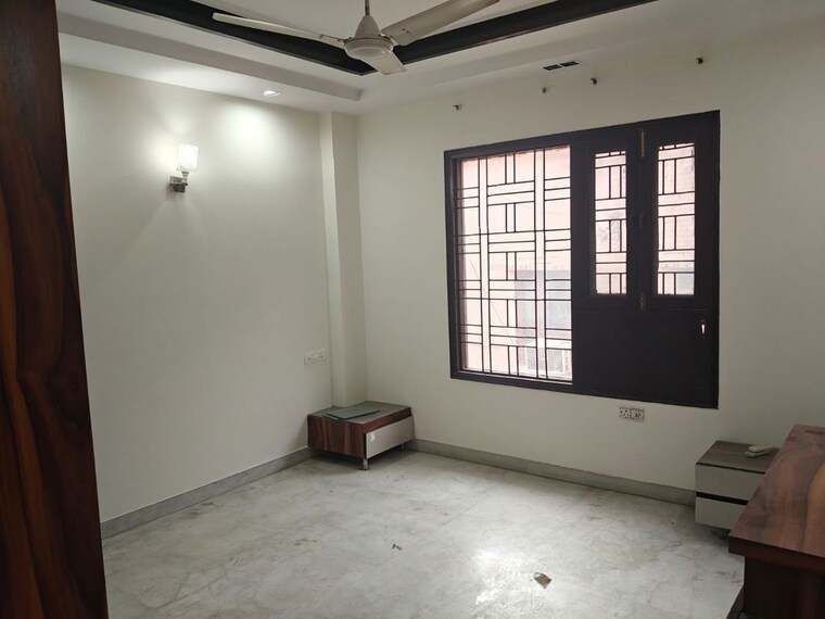 Room, paschim vihar 3 Bedroom 125 Sq.Yd. Builder Floor In Paschim Vihar Delhi 10249758