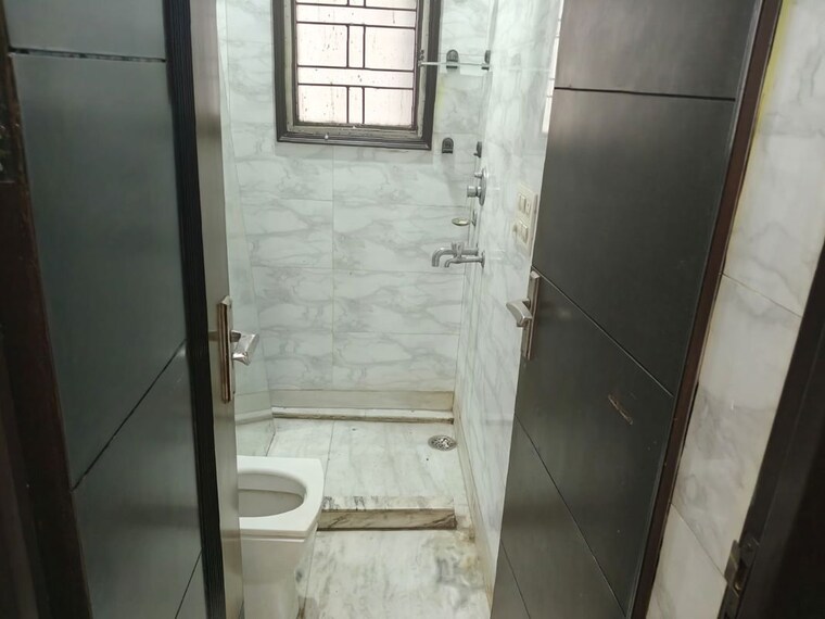 Bathroom, paschim vihar 3 Bedroom 125 Sq.Yd. Builder Floor In Paschim Vihar Delhi 10249758