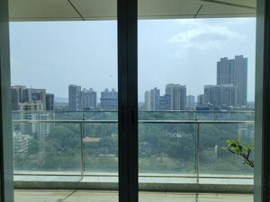 Room in 3 BHK Apartment at Kalpataru Avana, Parel – for Sale