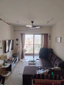 2 BHK Apartment For Sale in Kalpataru Paramount