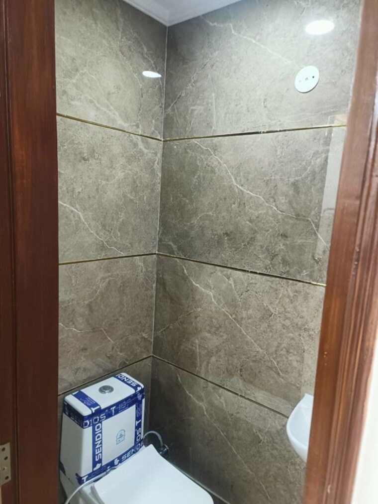 Bathroom, saket 3 Bedroom 1350 Sq.Ft. Builder Floor In Saket Delhi 10249846