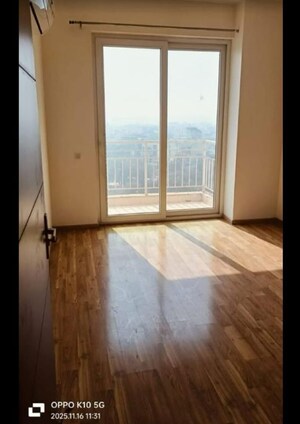 Room in 3 BHK Apartment at Puri Emerald Bay, Sector 104 – for Sale