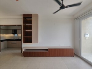 Room in  Apartment at Bhartiya Nikoo Homes Phase 2, Thanisandra Main Road – for Rent