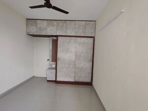 Room in 2 BHK Apartment at Pyramid Midtown, Sector 59 – for Rent