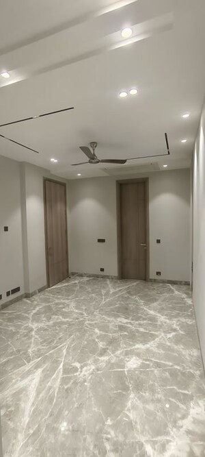 Room in 4 BHK Builder Floor at Shanti Niketan – for Rent