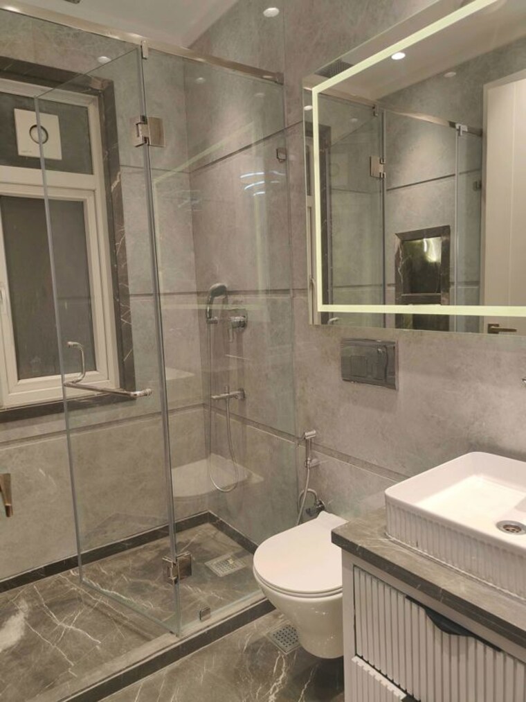 Bathroom, shanti niketan 4 Bedroom 2200 Sq.Ft. Builder Floor In Shanti Niketan Delhi 10249943