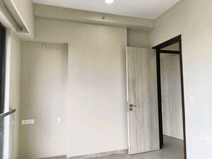 Room in 2 BHK Apartment at Orchid Park, Matunga East – for Rent