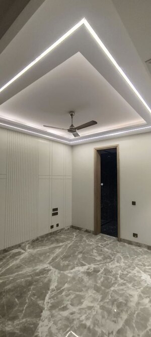 Master Bedroom in 3 BHK Builder Floor at Panchsheel Enclave – for Rent