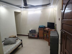 Team Area in 1 BHK Apartment at Navi Peth – for Rent