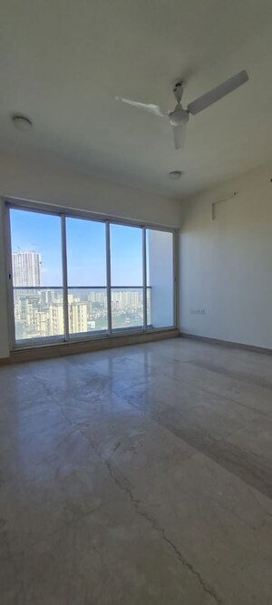 Room in 4 BHK Apartment at Sheth Avalon, Laxmi Nagar – for Rent