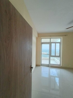 Room in 3 BHK Apartment at Sector 4 Dwarka – for Rent