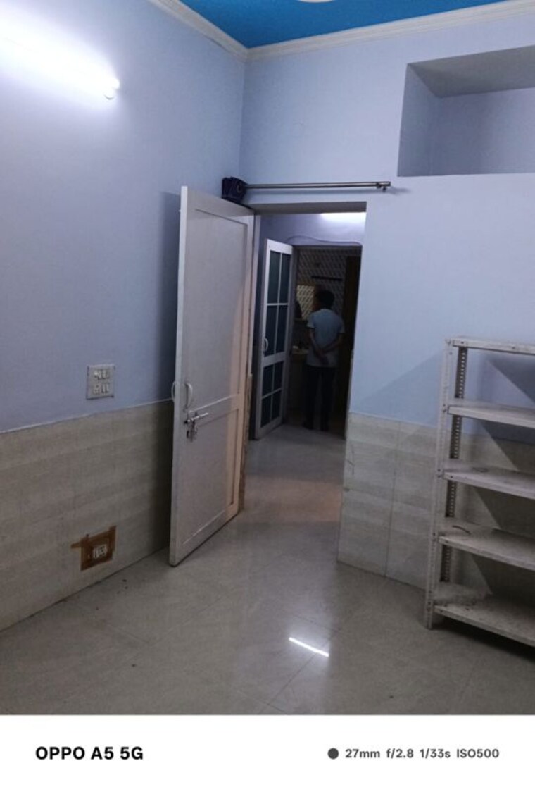 Room, arun-vihar-sector-37 2 Bedroom 1000 Sq.Ft. Apartment In Sector 37 Noida 10250278