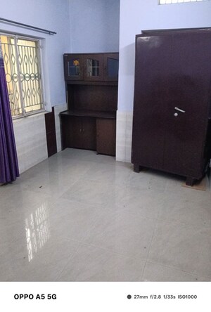 Room in 2 BHK Apartment at Arun Vihar Sector 37, Sector 37 – for Rent