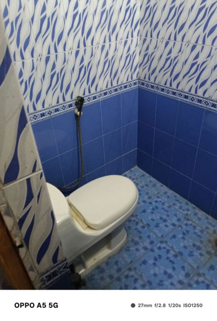 Bathroom, arun-vihar-sector-37 2 Bedroom 1000 Sq.Ft. Apartment In Sector 37 Noida 10250278