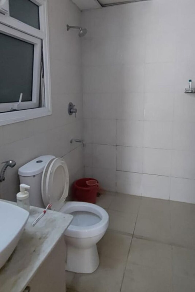 Bathroom, bhartiya-nikoo-homes 2.5 Bedroom 945 Sq.Ft. Apartment In Thanisandra Main Road Bangalore 10250319