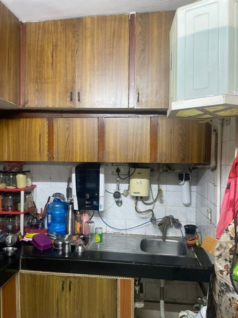 Kitchen, shivalik colony 3 Bedroom 1800 Sq.Ft. Apartment In Shivalik Colony Delhi 10250351
