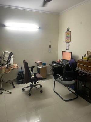 Study Room in 3 BHK Apartment at Shivalik Colony – for Rent