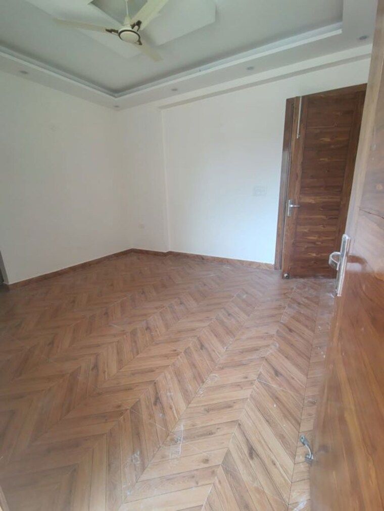 Room, green fields colony 3 Bedroom 200 Sq.Yd. Builder Floor In Green Fields Colony Faridabad 10250338