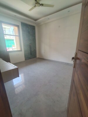 Room in 3 BHK Builder Floor at Green Fields Colony – for Rent