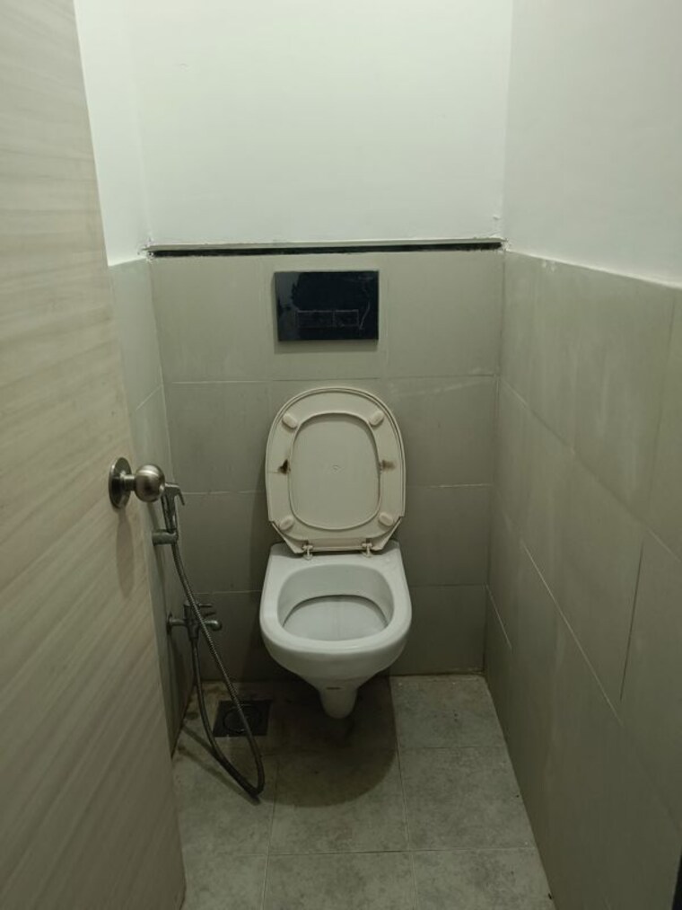 Bathroom, city-view-building 1 Bedroom 450 Sq.Ft. Apartment In Worli Mumbai 10250381