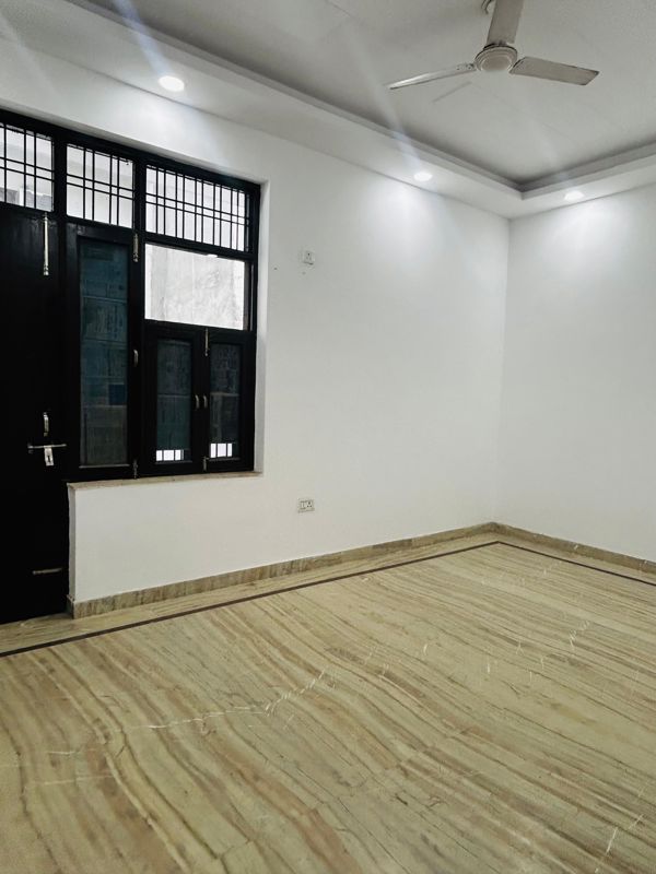 4 BHK + Pooja Room,Servant Room,Study Room,Extra Room,Basement,Store Room Builder Floor For Rent in Green Fields Colony