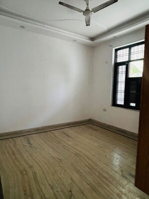 Room in 4 BHK Builder Floor at Green Fields Colony – for Rent