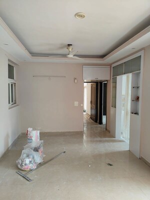 Room in 3 BHK Apartment at Amrapali Crystal Homes, Sector 76 – for Rent