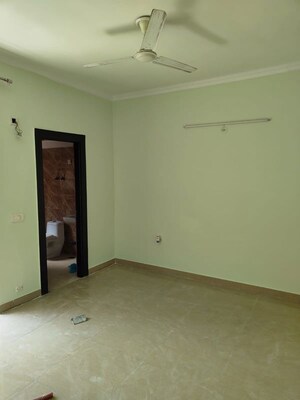 Room in 3 BHK Apartment at Amrapali Crystal Homes, Sector 76 – for Rent