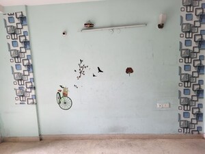 Furnished Amenities in 2 BHK Apartment at Mahagun Maple, Sector 50 – for Rent