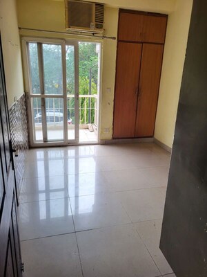 Room in 2 BHK Apartment at Mahagun Maple, Sector 50 – for Rent