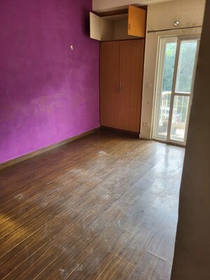 Room in 2 BHK Apartment at Mahagun Maple, Sector 50 – for Rent