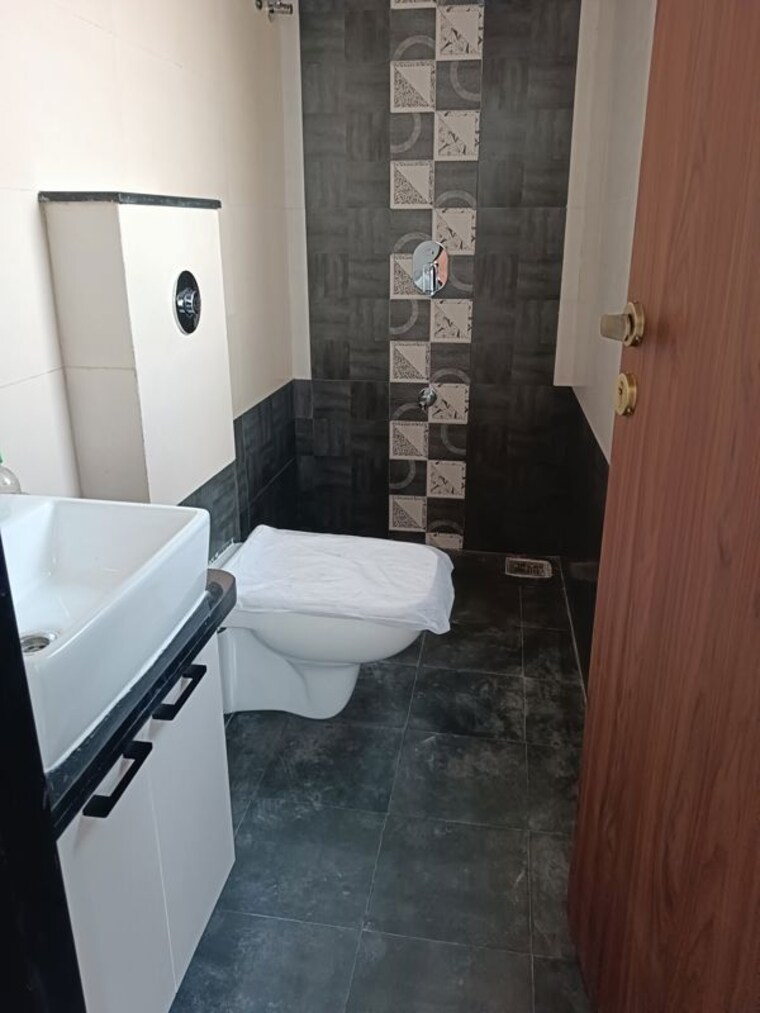 Bathroom, vva-park-vision 2 Bedroom 626 Sq.Ft. Apartment In Matunga West Mumbai 10250466