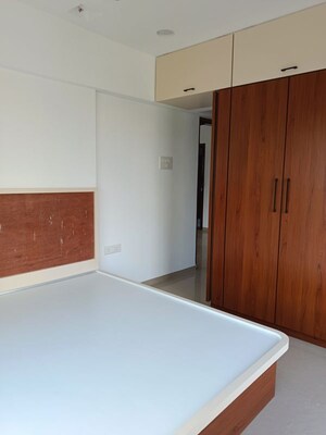 Room in 2 BHK Apartment at VVA Park Vision, Matunga West – for Rent