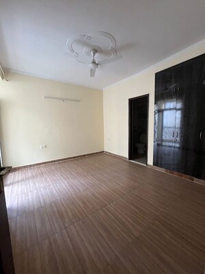 4 BHK Apartment For Sale in Amrapali Crystal Homes, Sector 76