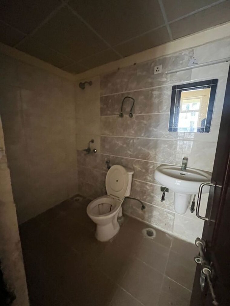 Bathroom, amrapali-crystal-homes 4 Bedroom 2140 Sq.Ft. Apartment In Sector 76 Noida 10250427