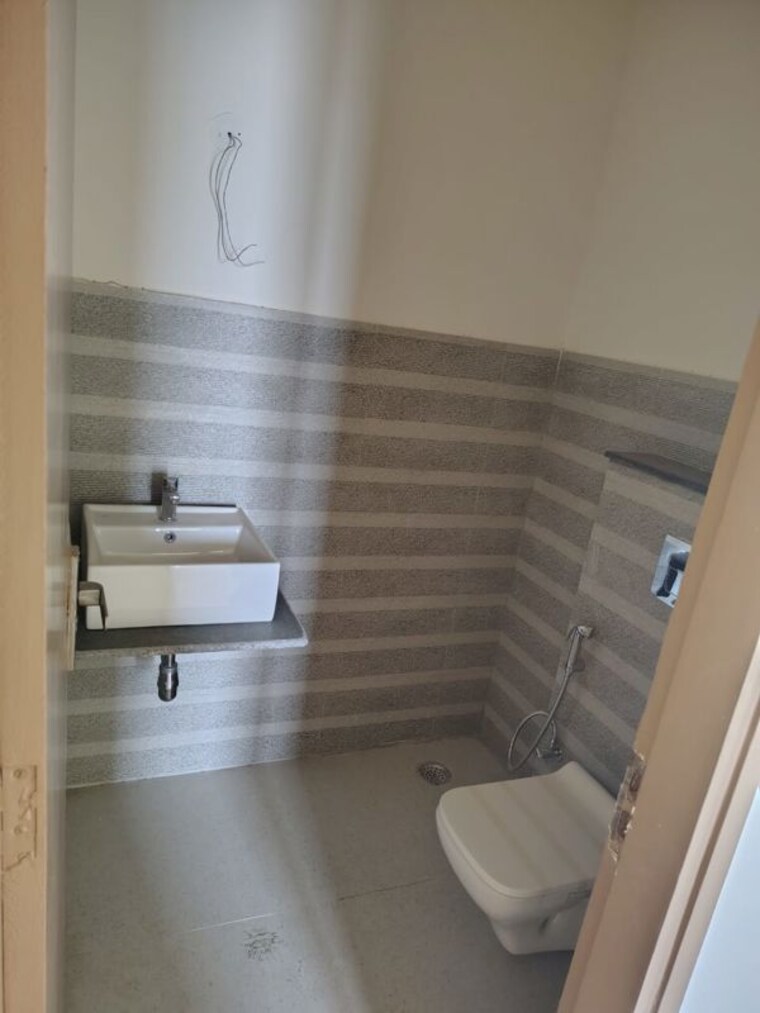 Bathroom, pareena-coban-residences 3 Bedroom 1997 Sq.Ft. Apartment In Sector 99a Gurgaon 10250434