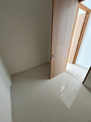 Room in 3 BHK Apartment at Raj Grandeur, Powai – for Rent