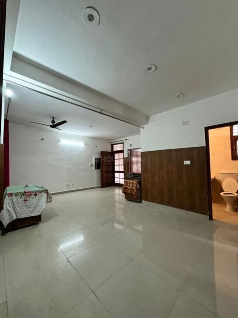 Room, sector 33 2 Bedroom 2100 Sq.Ft. Builder Floor In Sector 33 Chandigarh 10250465