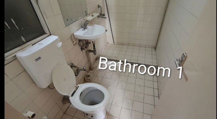 Bathroom, dlf-ridgewood-estate 4 Bedroom 1701 Sq.Ft. Apartment In Dlf Phase iv Gurgaon 10250537