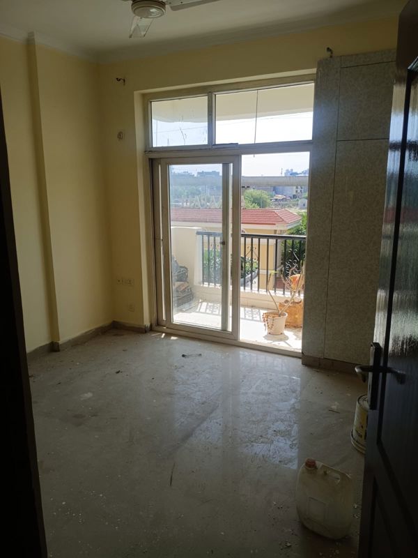 3.5 BHK + Servant Room Apartment For Rent in Amrapali Silicon City