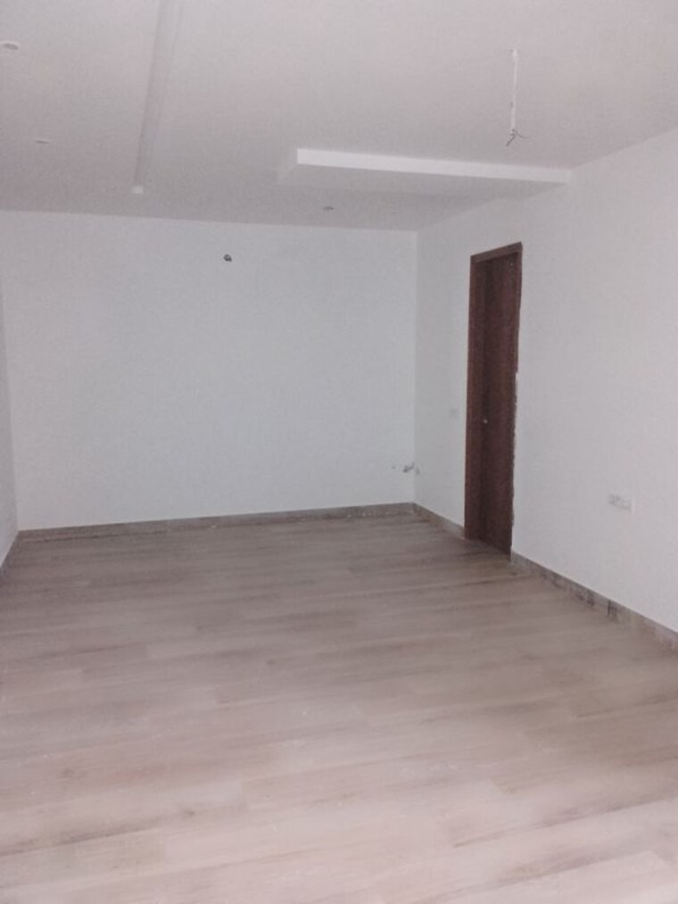 Room, ludhiana chandigarh hwy 5 Bedroom 400 Sq.Yd. Independent House In LudhianA Chandigarh Hwy Mohali 10250563