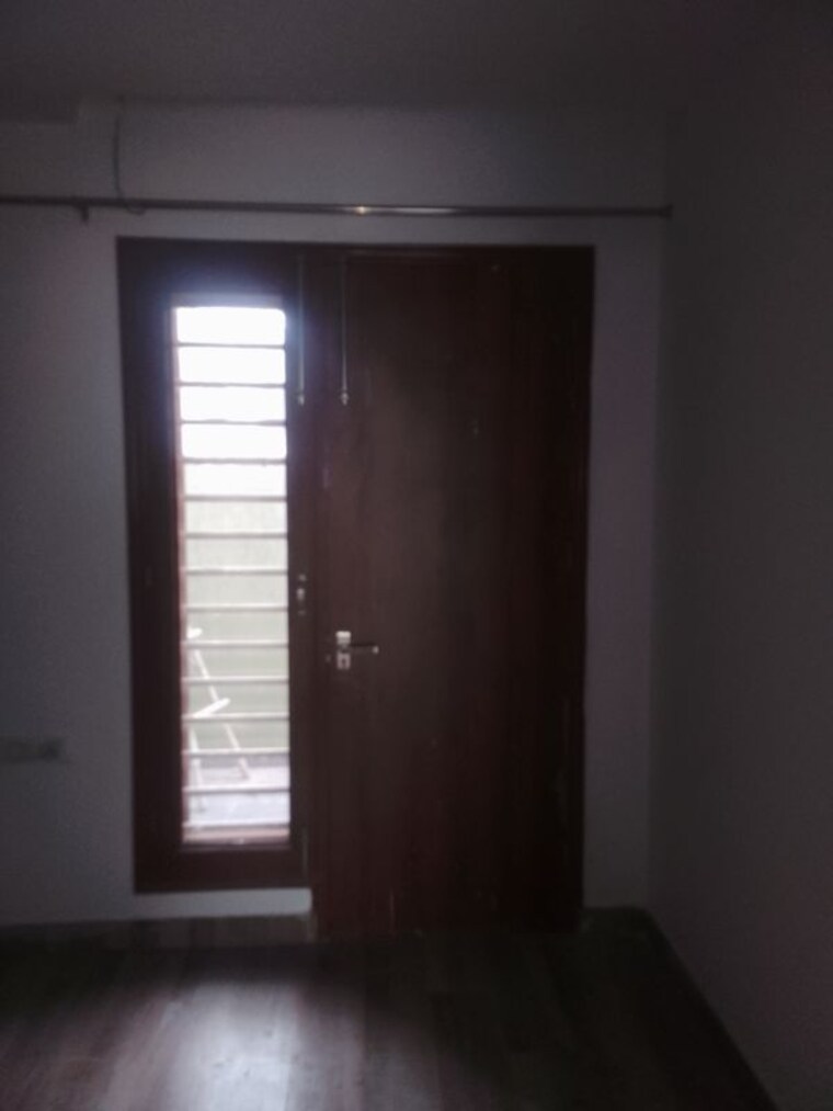 Room, ludhiana chandigarh hwy 5 Bedroom 400 Sq.Yd. Independent House In LudhianA Chandigarh Hwy Mohali 10250563