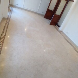 Room in 4 BHK Builder Floor at DLF Building 10, Dlf Phase ii – for Rent