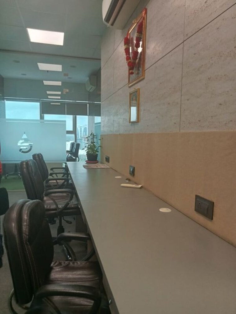 Team Area, metro-fairmount Commercial Office Space 2000 Sq.Ft. In Sanpada Navi Mumbai 10250571