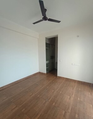 Room in 3 BHK Apartment at Saviour Green Arch, Tech Zone 4 Greater Noida – for Rent