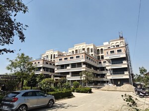  Shop For Rent in Satyam Galleria, Phi Iii Greater Noida