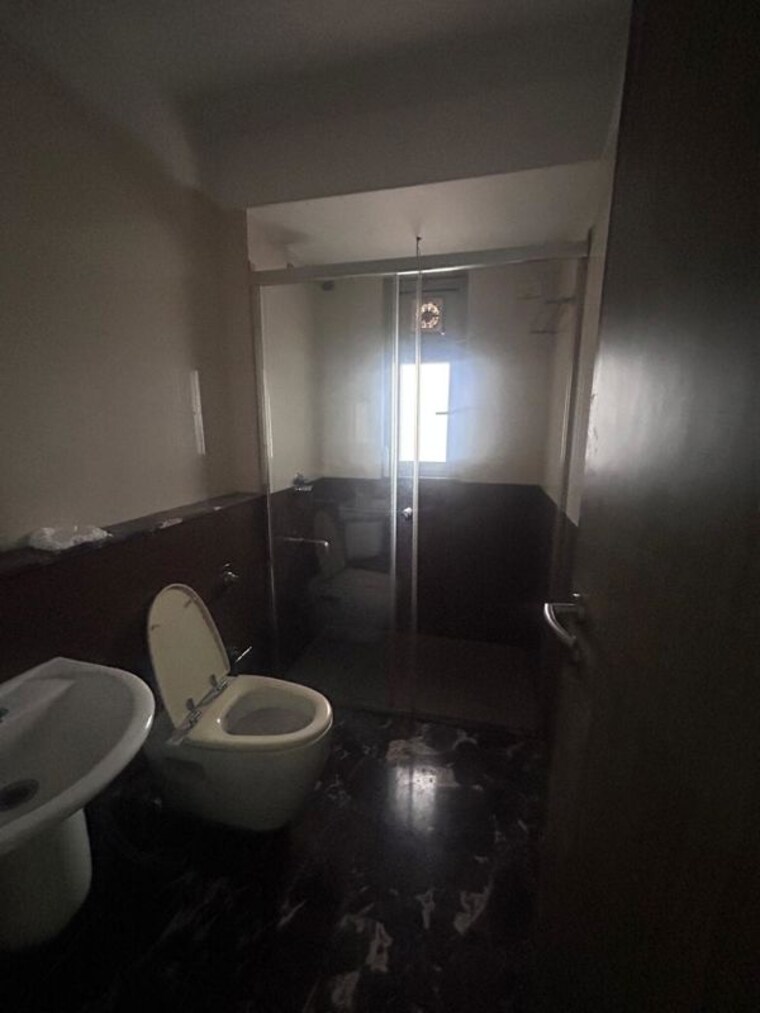 Bathroom, oberoi-realty-woods 2.5 Bedroom 1250 Sq.Ft. Apartment In Goregaon East Mumbai 10250554